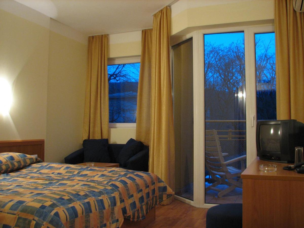 Joya Park Hotel Golden Sands Room photo